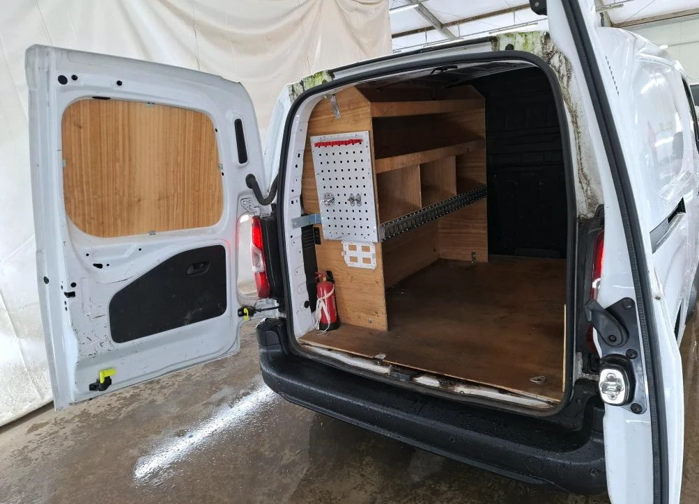 Citroen Berlingo 1.5 BlueHDi Fourgon Driver, снимка 5 - Автомобили и джипове - 53976008