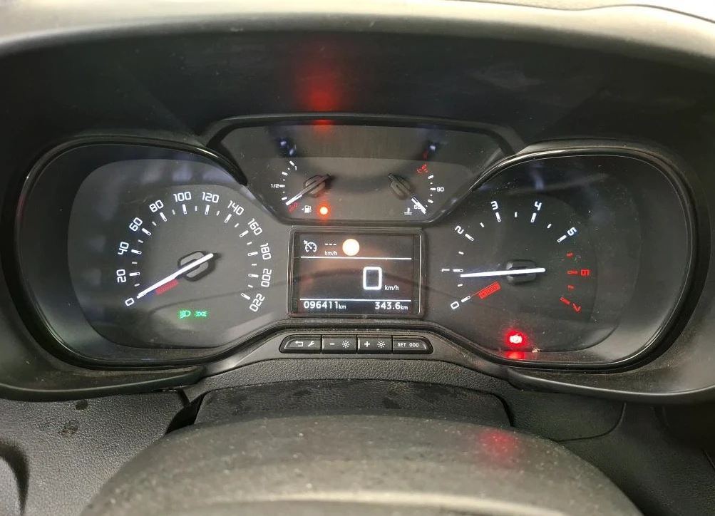 Citroen Berlingo 1.5 BlueHDi Fourgon Driver, снимка 4 - Автомобили и джипове - 53976008