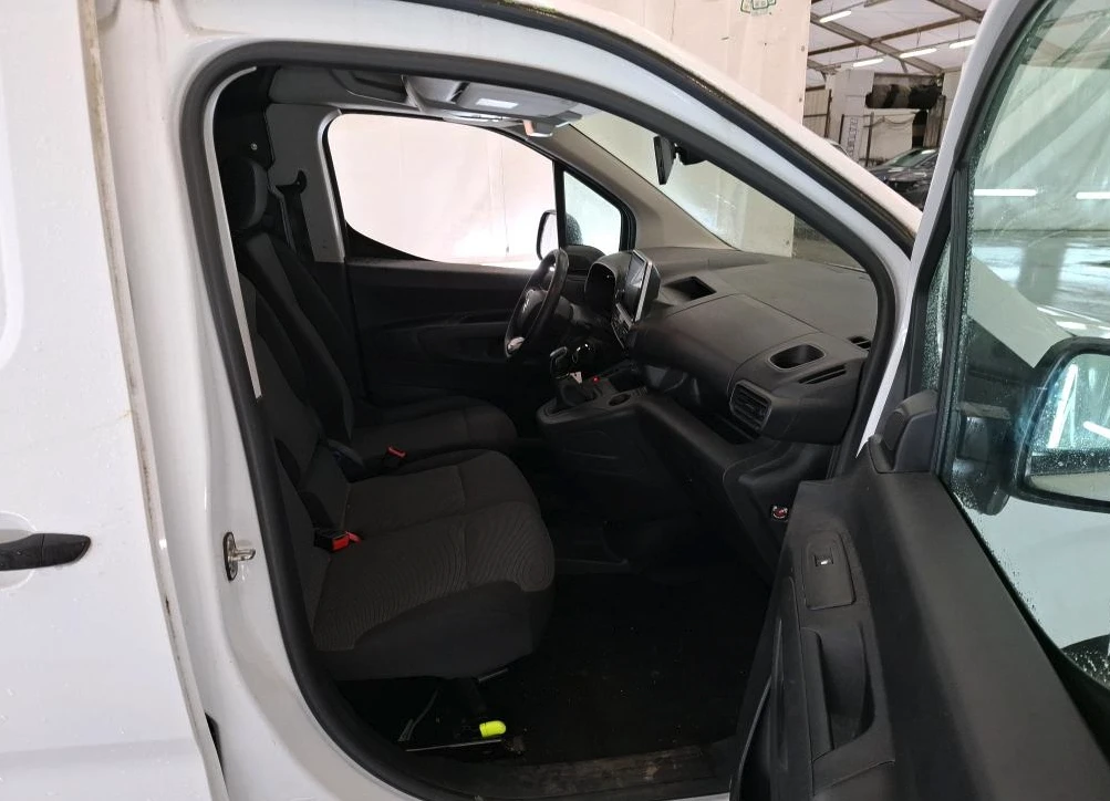 Citroen Berlingo 1.5 BlueHDi Fourgon Driver, снимка 3 - Автомобили и джипове - 53976008