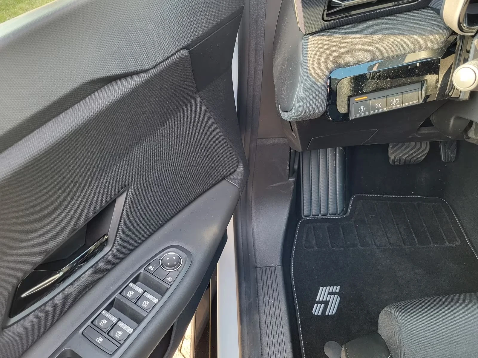 Nissan Micra Чисто Нов Keyless LED Heated Seats NAVI Термопомпа, снимка 9 - Автомобили и джипове - 54079159