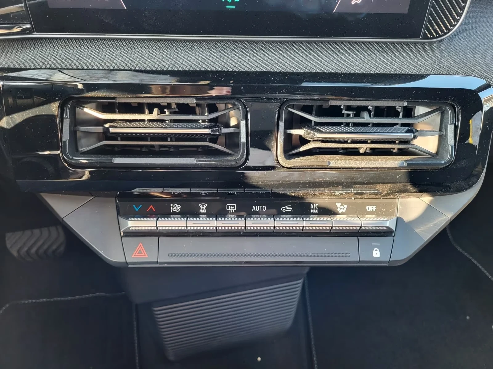 Nissan Micra Чисто Нов Keyless LED Heated Seats NAVI Термопомпа, снимка 12 - Автомобили и джипове - 54079159