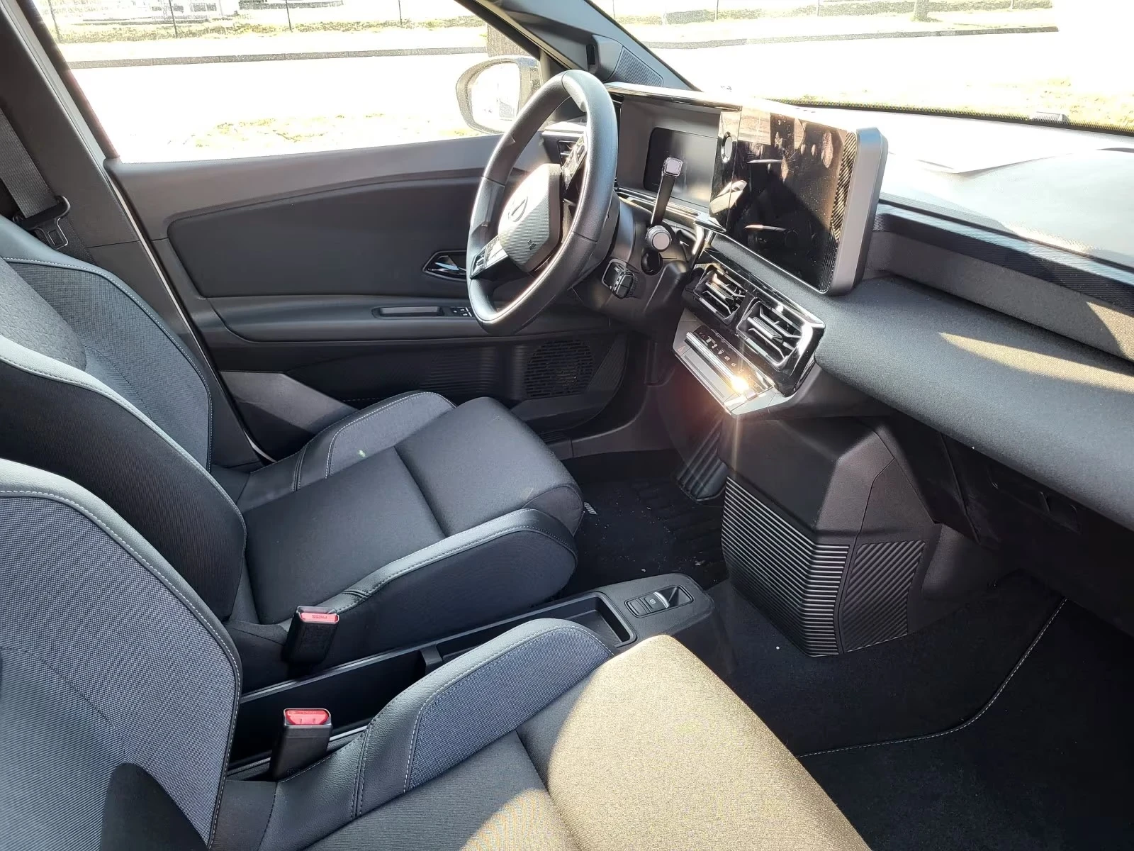 Nissan Micra Чисто Нов Keyless LED Heated Seats NAVI Термопомпа, снимка 7 - Автомобили и джипове - 54079159