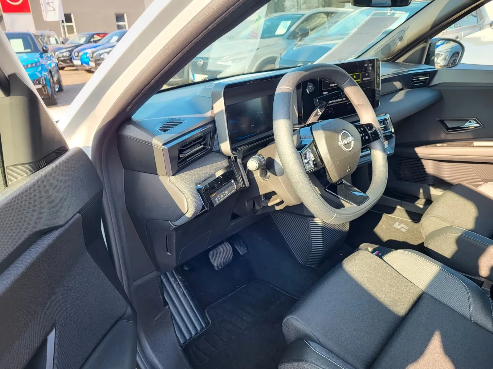 Nissan Micra Чисто Нов Keyless LED Heated Seats NAVI Термопомпа, снимка 5 - Автомобили и джипове - 54079159