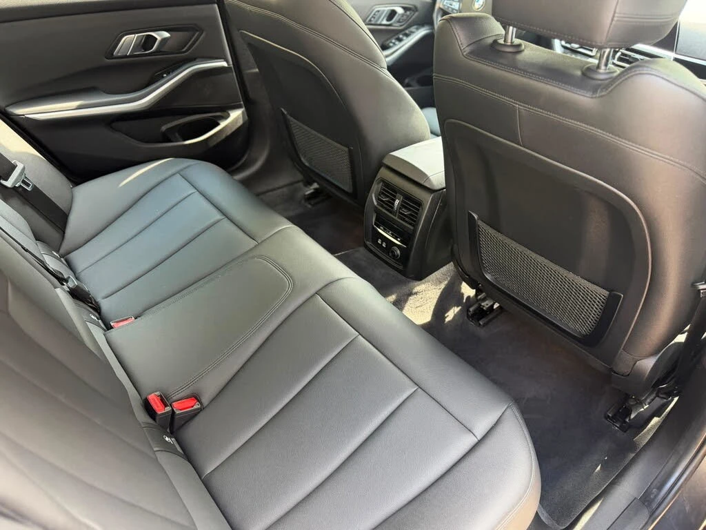 BMW 330 xDrive* DISTRONIC* LANE* ПОДГРЕВ + ВОЛАН, снимка 13 - Автомобили и джипове - 55422208