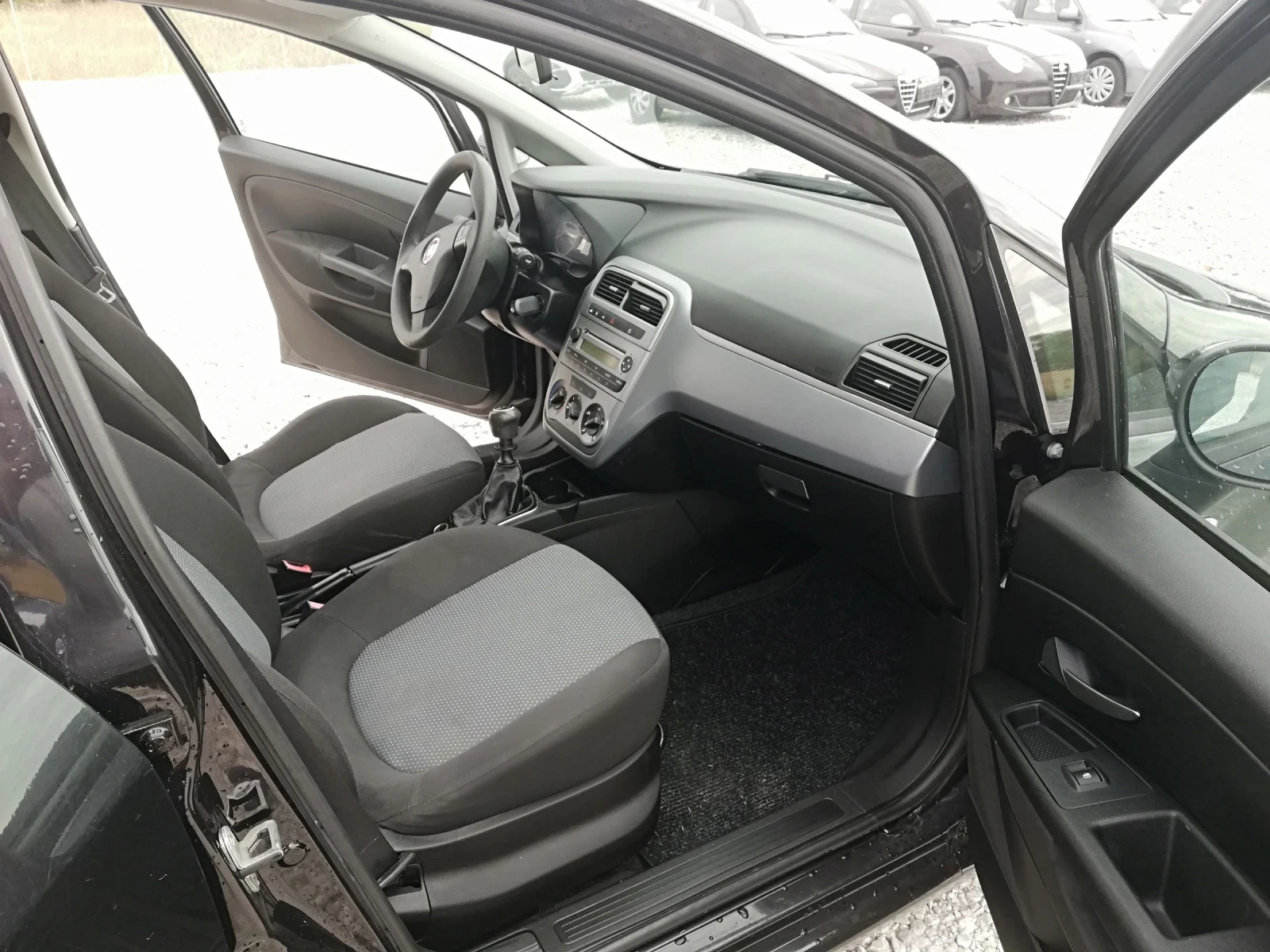 Fiat Punto 1.2I kli italia, снимка 13 - Автомобили и джипове - 56080023