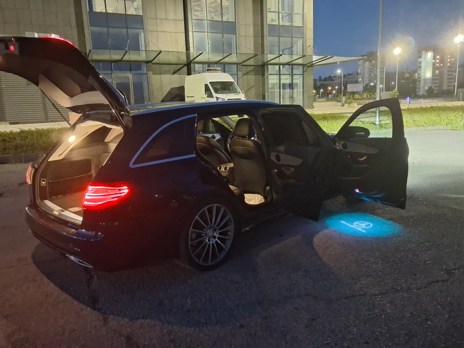 Mercedes-Benz C 250 Mercedes Benz C250D/4-Matic/СМЕНЕНА ВЕРИГА/ПАНОРАМ, снимка 4 - Автомобили и джипове - 56155468