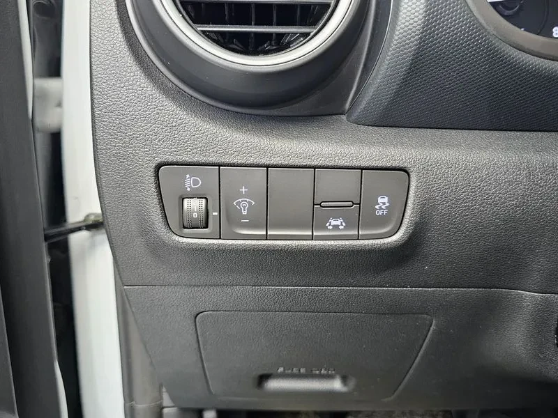 Hyundai Kona 1.6 - САМО 30% АВАНС, снимка 15 - Автомобили и джипове - 56305079