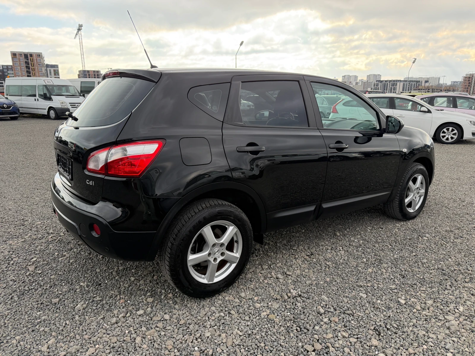 Nissan Qashqai 2.0 DCI 4x4 АВТОМАТ - изображение 4