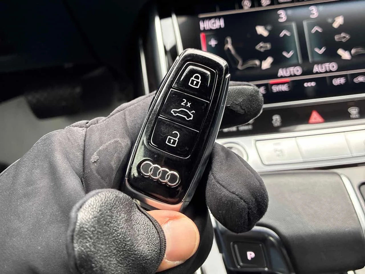 Audi Q8 * Technik * CARFAX * ЦЕНА ДО БГ, снимка 12 - Автомобили и джипове - 53905615