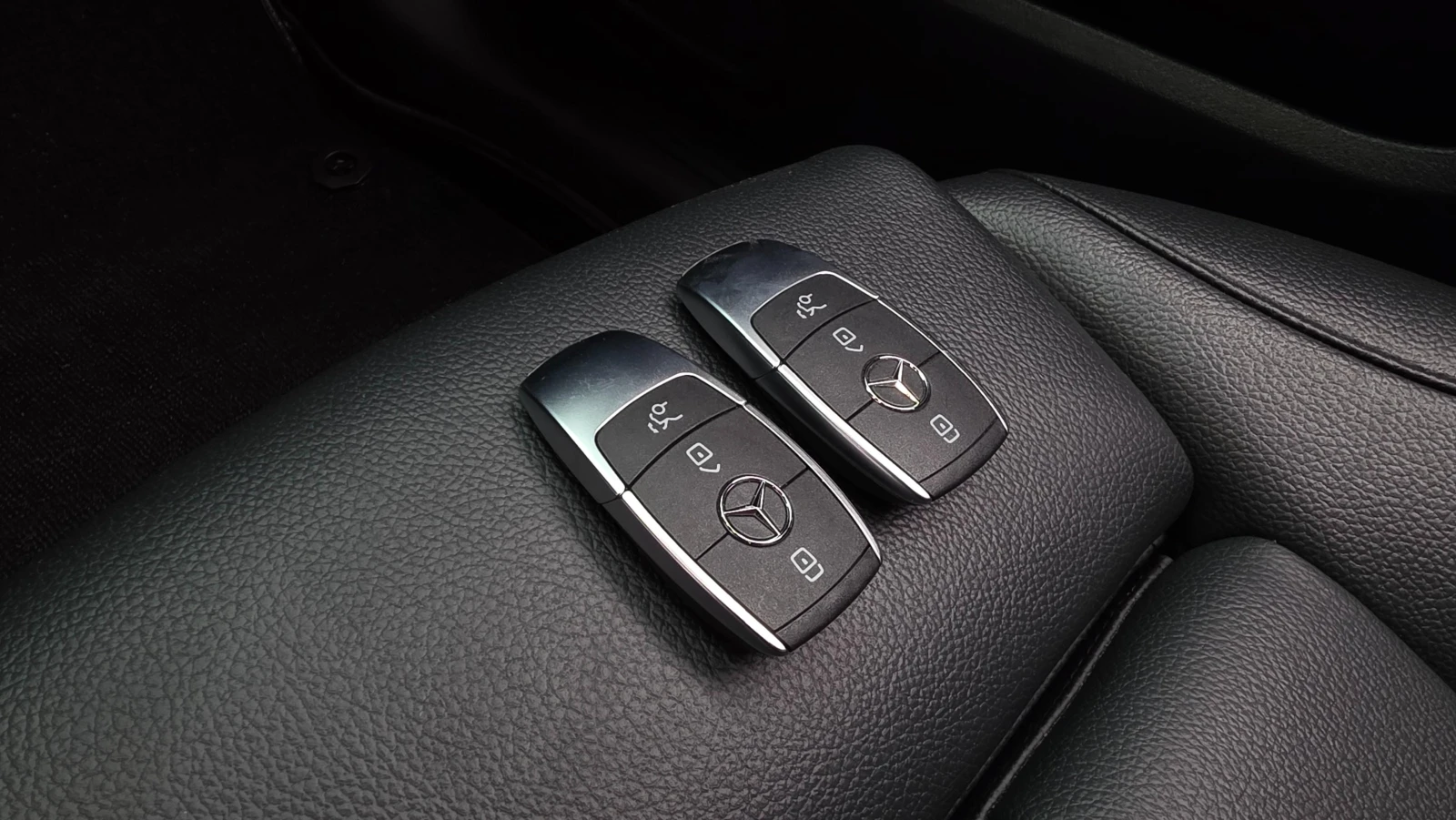 Mercedes-Benz GLB 220 ПОДГРЕВ* ДИСТРОНИК* ПАНОРАМА* АМБИЕНТНО* LANE* ASS, снимка 16 - Автомобили и джипове - 54427618