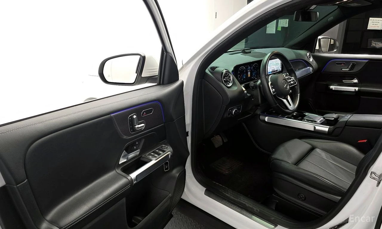 Mercedes-Benz GLB 220 ПОДГРЕВ* ДИСТРОНИК* ПАНОРАМА* АМБИЕНТНО* LANE* ASS, снимка 5 - Автомобили и джипове - 54427618
