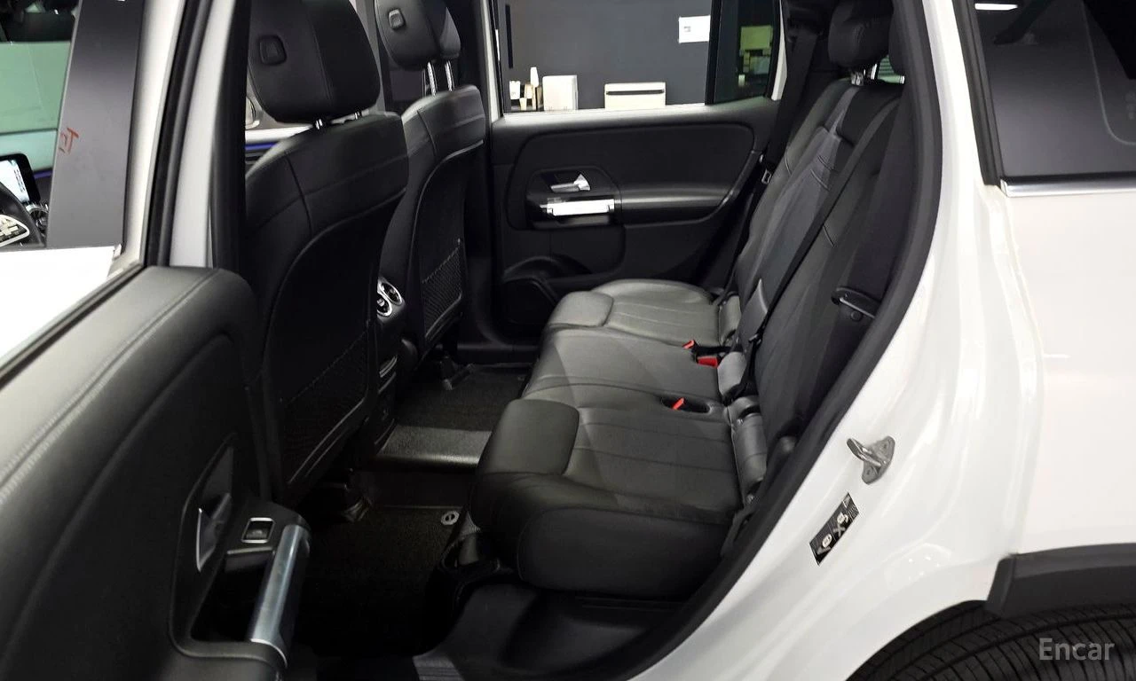 Mercedes-Benz GLB 220 ПОДГРЕВ* ДИСТРОНИК* ПАНОРАМА* АМБИЕНТНО* LANE* ASS, снимка 14 - Автомобили и джипове - 54427618
