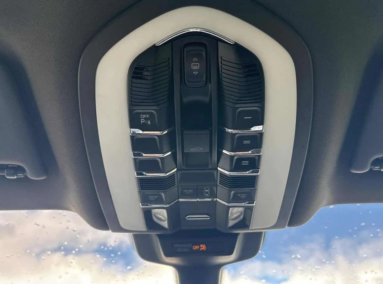 Porsche Macan S AWD * ПОДГРЕВ* ОБДУХВАНЕ* ПАНОРАМА* КАМЕРА* , снимка 15 - Автомобили и джипове - 54529413