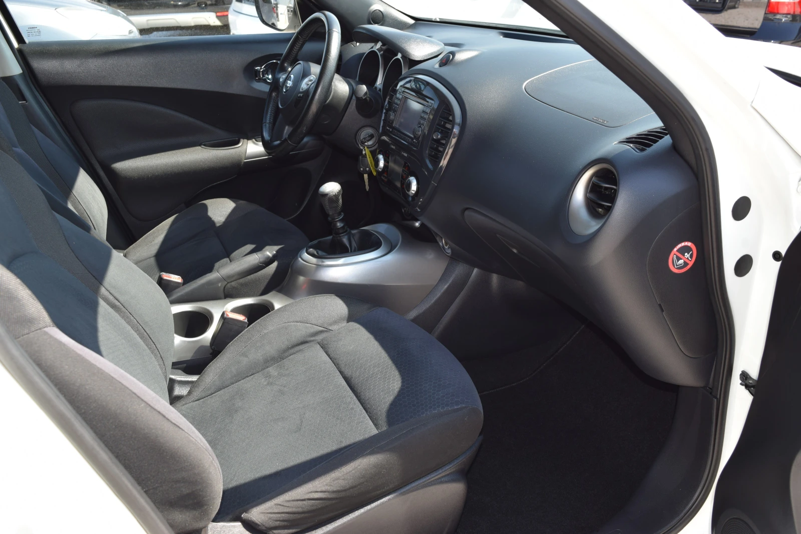 Nissan Juke 1.5dci* 110kc* Euro5* Нави* Камера, снимка 11 - Автомобили и джипове - 55170923