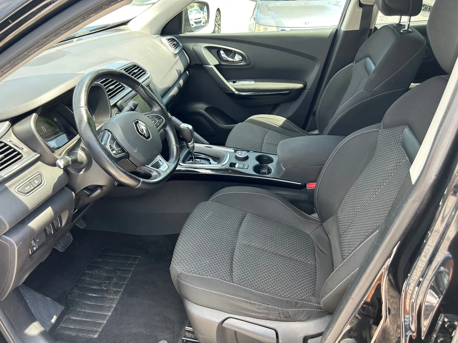 Renault Kadjar 1.5DCI EURO6B, снимка 9 - Автомобили и джипове - 55331654