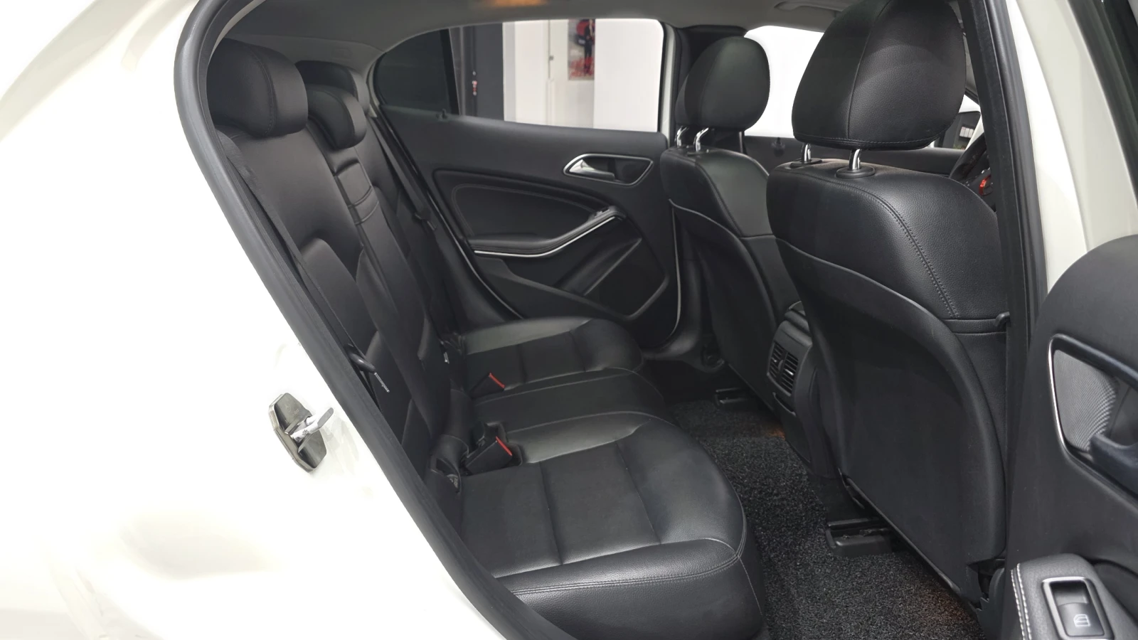 Mercedes-Benz GLA 200 ЕЛ. БАГАЖНИК* ЛЮК* КРАЙНА ЦЕНА, снимка 11 - Автомобили и джипове - 55496199