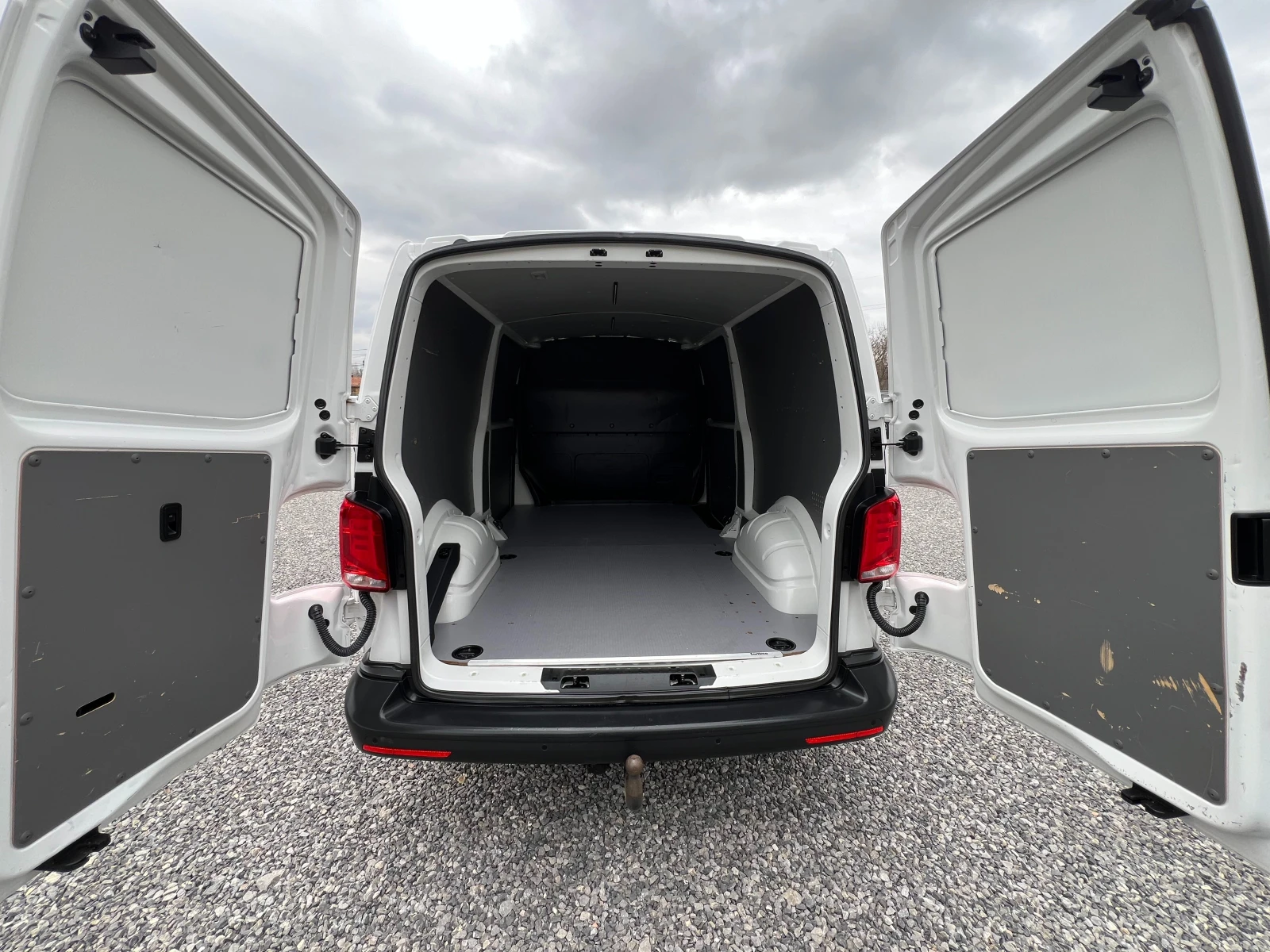 VW Transporter 2.0TDI ДЪЛГА БАЗА/ДВЕ СТРАНИЧНИ ВРАТИ/196569км./, снимка 10 - Бусове и автобуси - 53955890