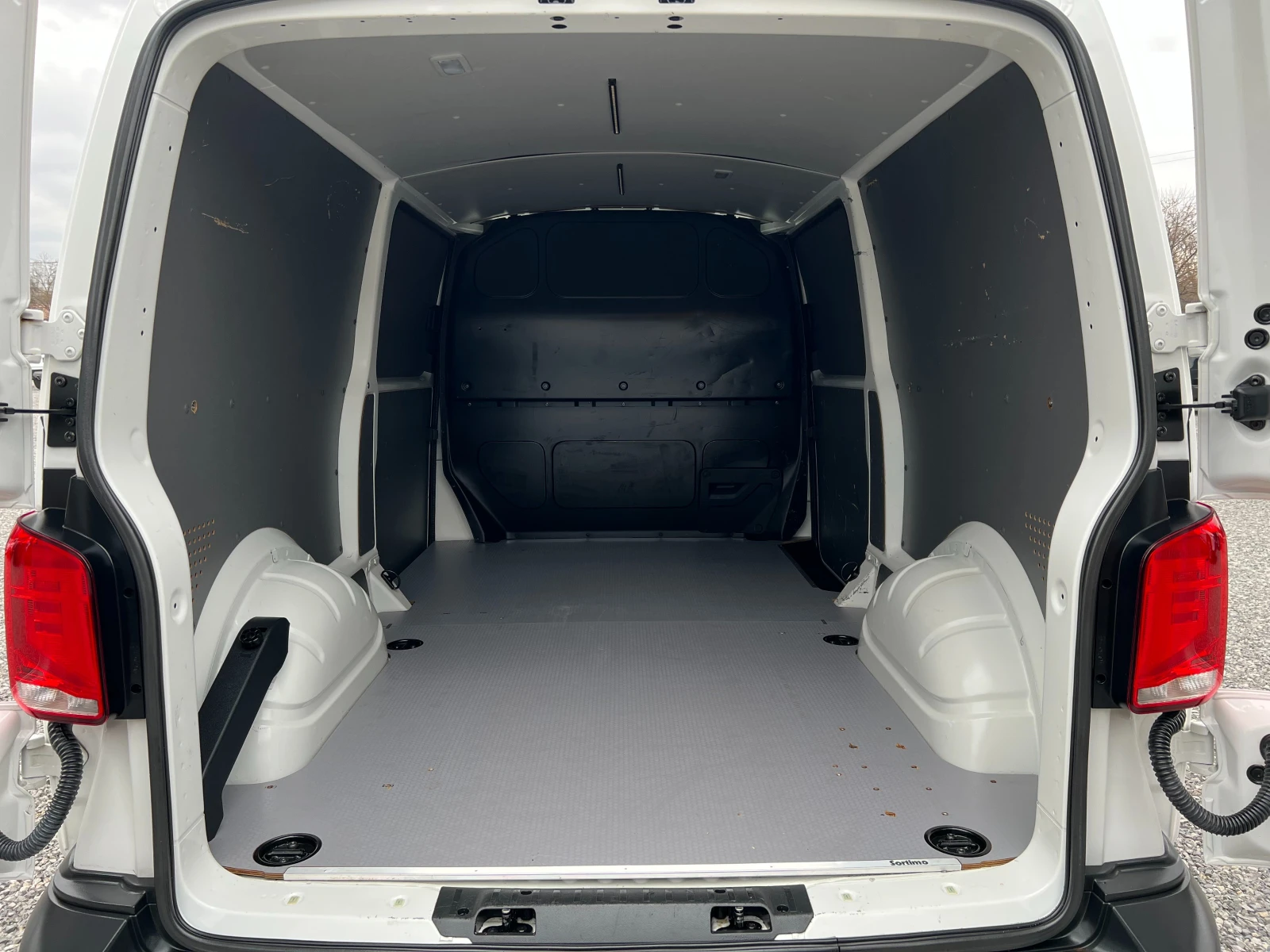 VW Transporter 2.0TDI ДЪЛГА БАЗА/ДВЕ СТРАНИЧНИ ВРАТИ/196569км./, снимка 11 - Бусове и автобуси - 53955890