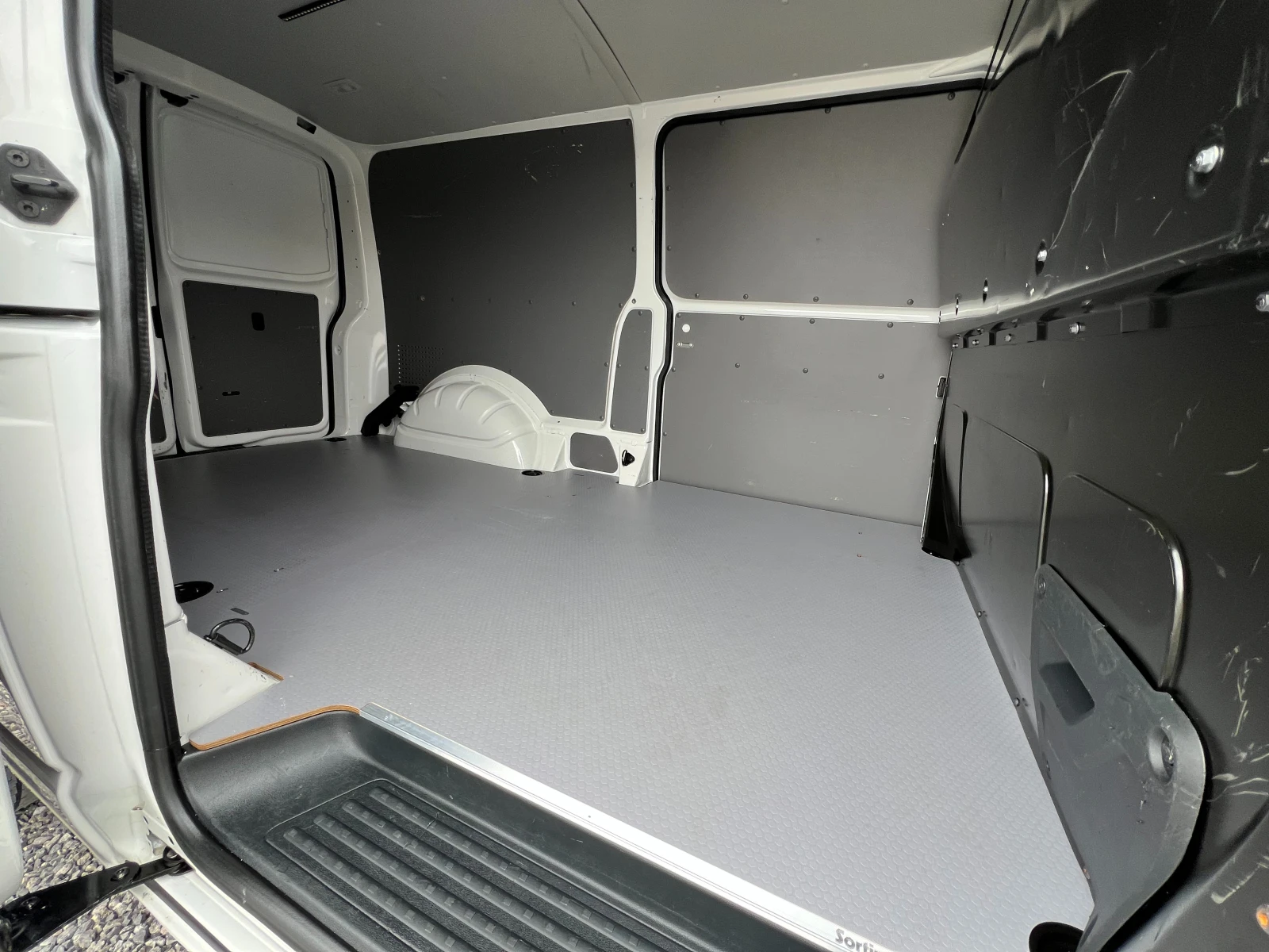 VW Transporter 2.0TDI ДЪЛГА БАЗА/ДВЕ СТРАНИЧНИ ВРАТИ/196569км./, снимка 12 - Бусове и автобуси - 53955890