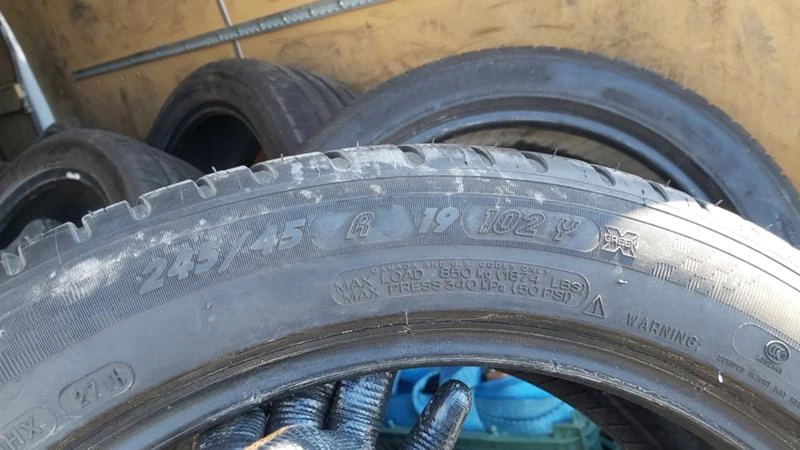 Гуми Летни 245/45R19, снимка 4 - Гуми и джанти - 28561579