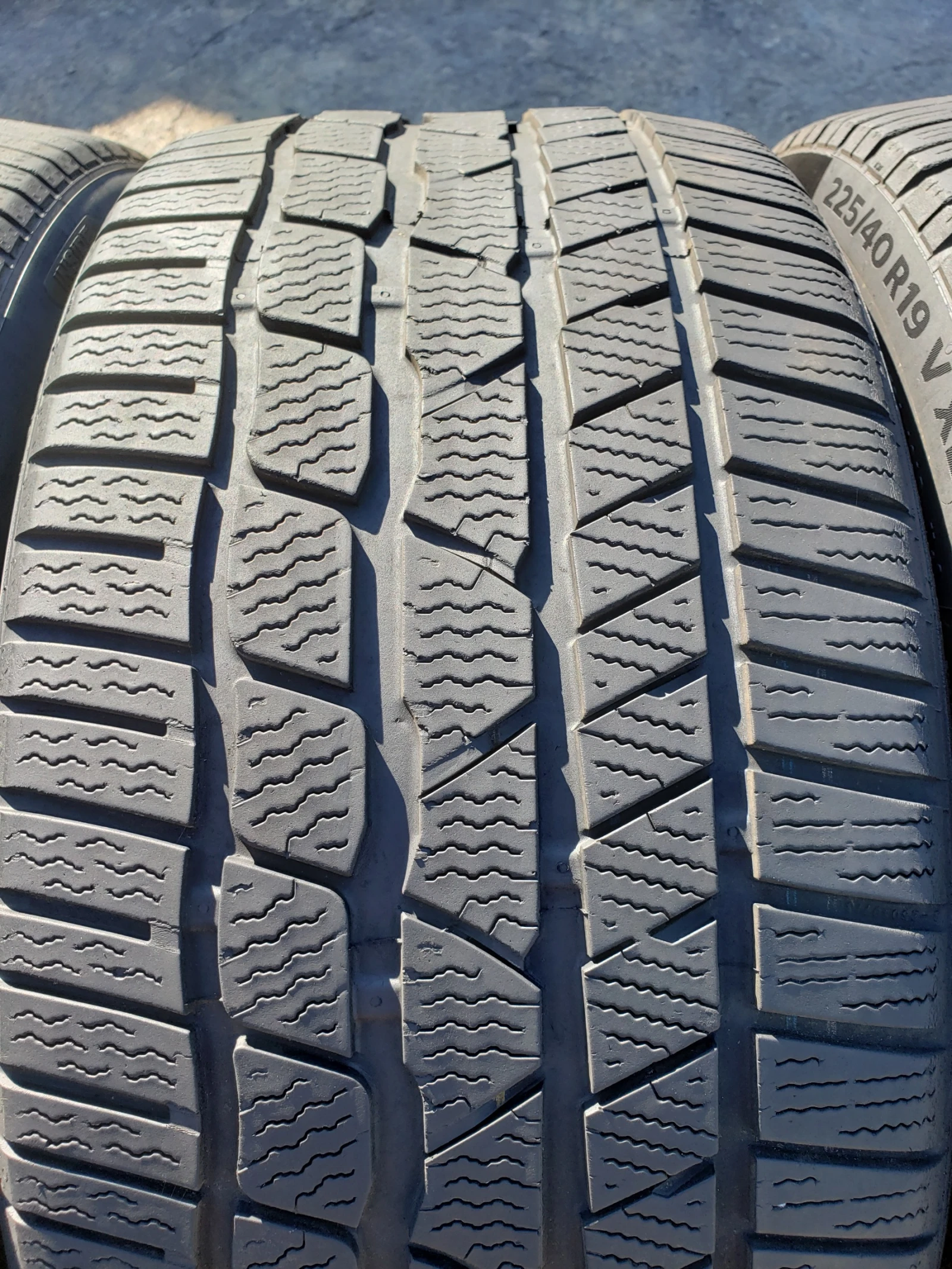 Гуми Зимни 255/35R19, снимка 3 - Гуми и джанти - 56253739