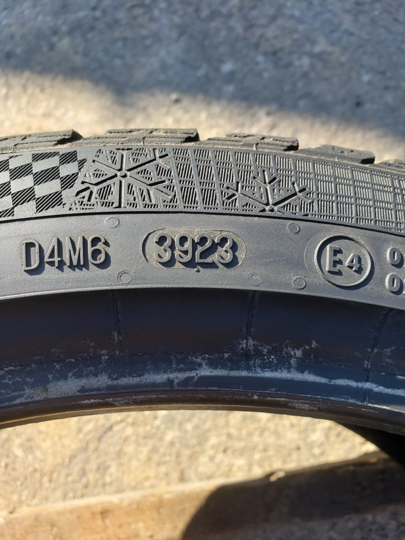 Гуми Зимни 255/35R19, снимка 8 - Гуми и джанти - 56253739