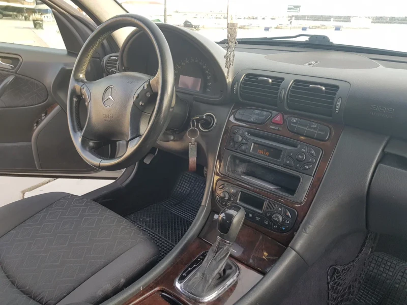 Mercedes-Benz C 220, снимка 3 - Автомобили и джипове - 49540109