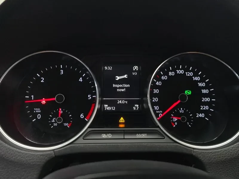 VW Polo 1.4 Tdi R-Line 5Th Generation, снимка 8 - Автомобили и джипове - 55111055