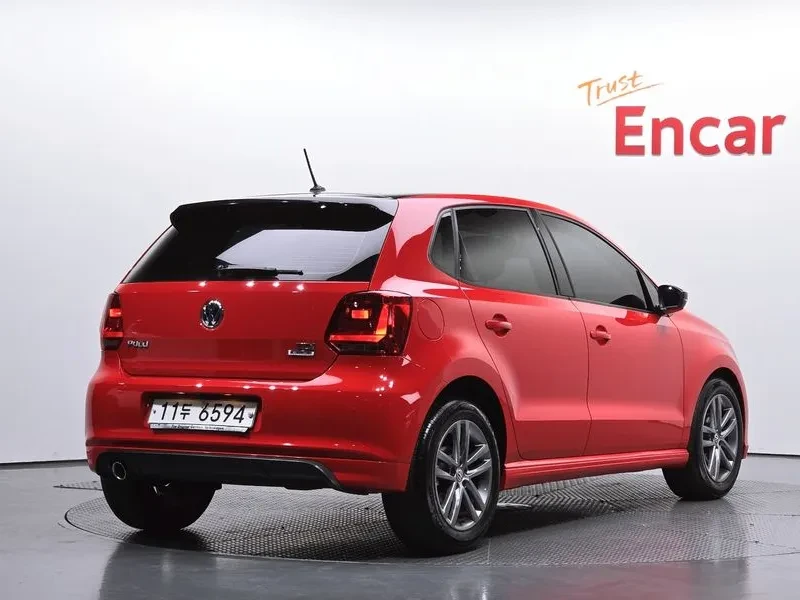 VW Polo 1.4 Tdi R-Line 5Th Generation, снимка 2 - Автомобили и джипове - 55111055