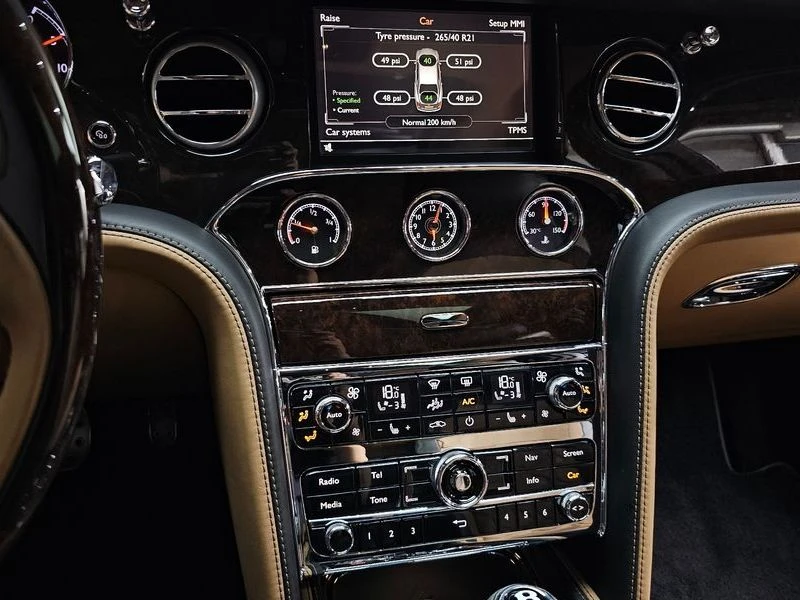 Bentley Mulsanne Дистроник, Обдухване, Масаж, 360, Пано, Асистенти, снимка 11 - Автомобили и джипове - 55727851