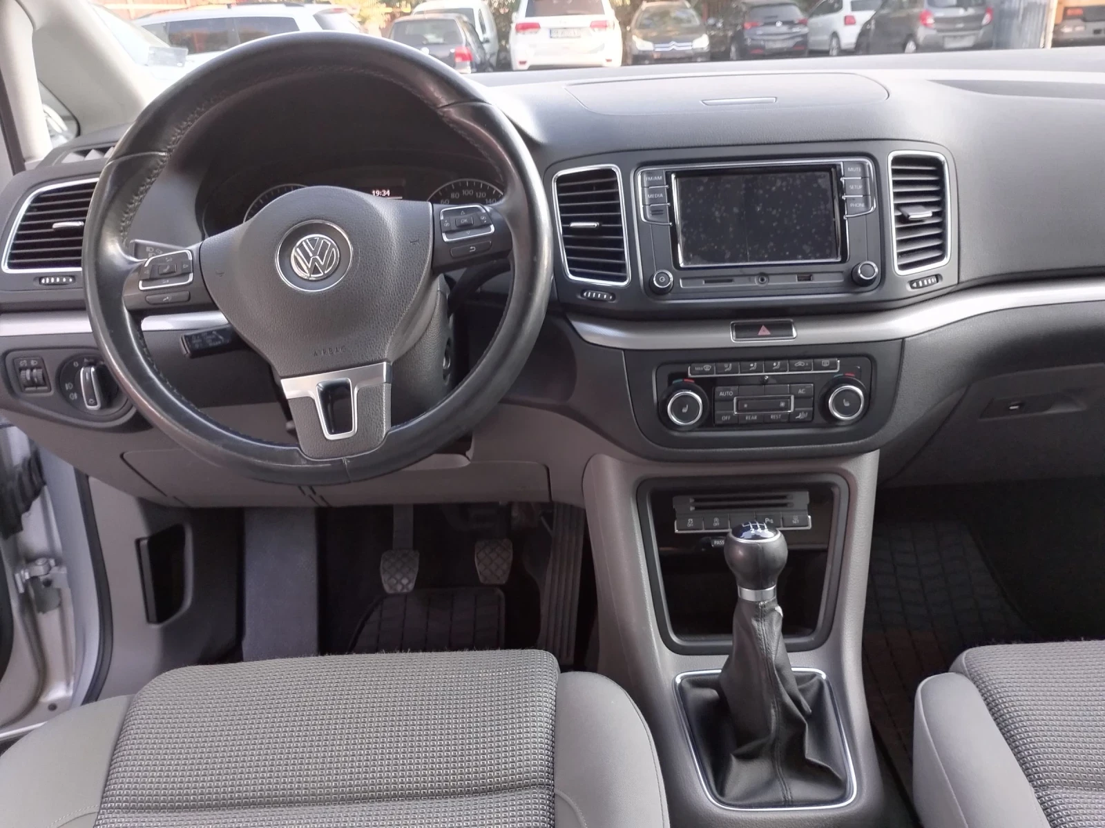 VW Sharan 2.0TDI, 140кс.6ск. - изображение 8