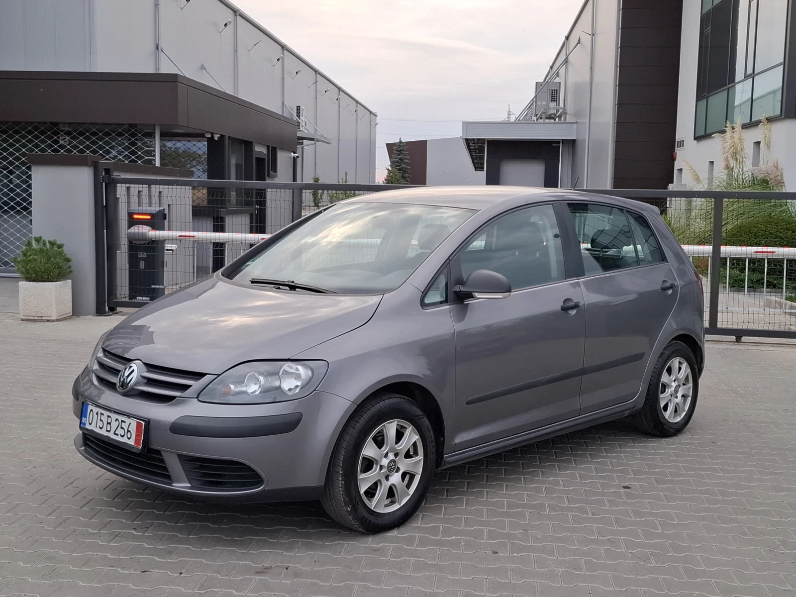VW Golf Plus 1.4i* (75кс)* * FACELIFT* * НОВ ВНОС* *  - изображение 5