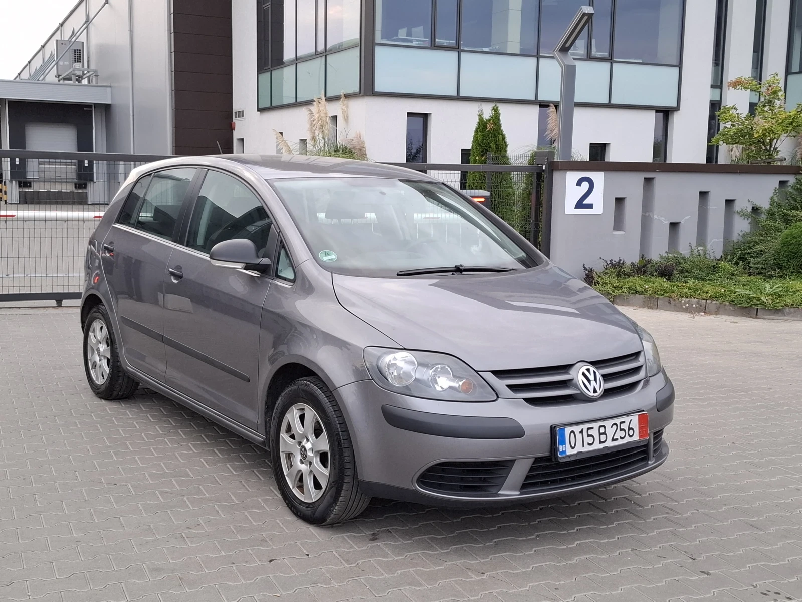 VW Golf Plus 1.4i* (75кс)* * FACELIFT* * НОВ ВНОС* *  - изображение 9