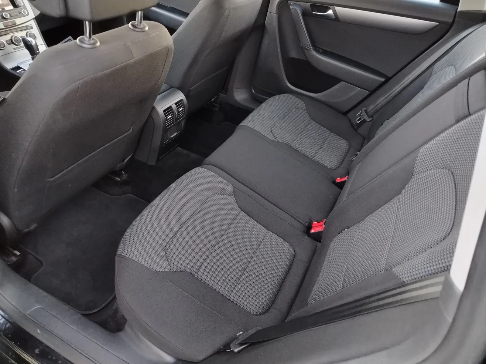 VW Passat 2.0-140  // 5B | Mobile.bg   13