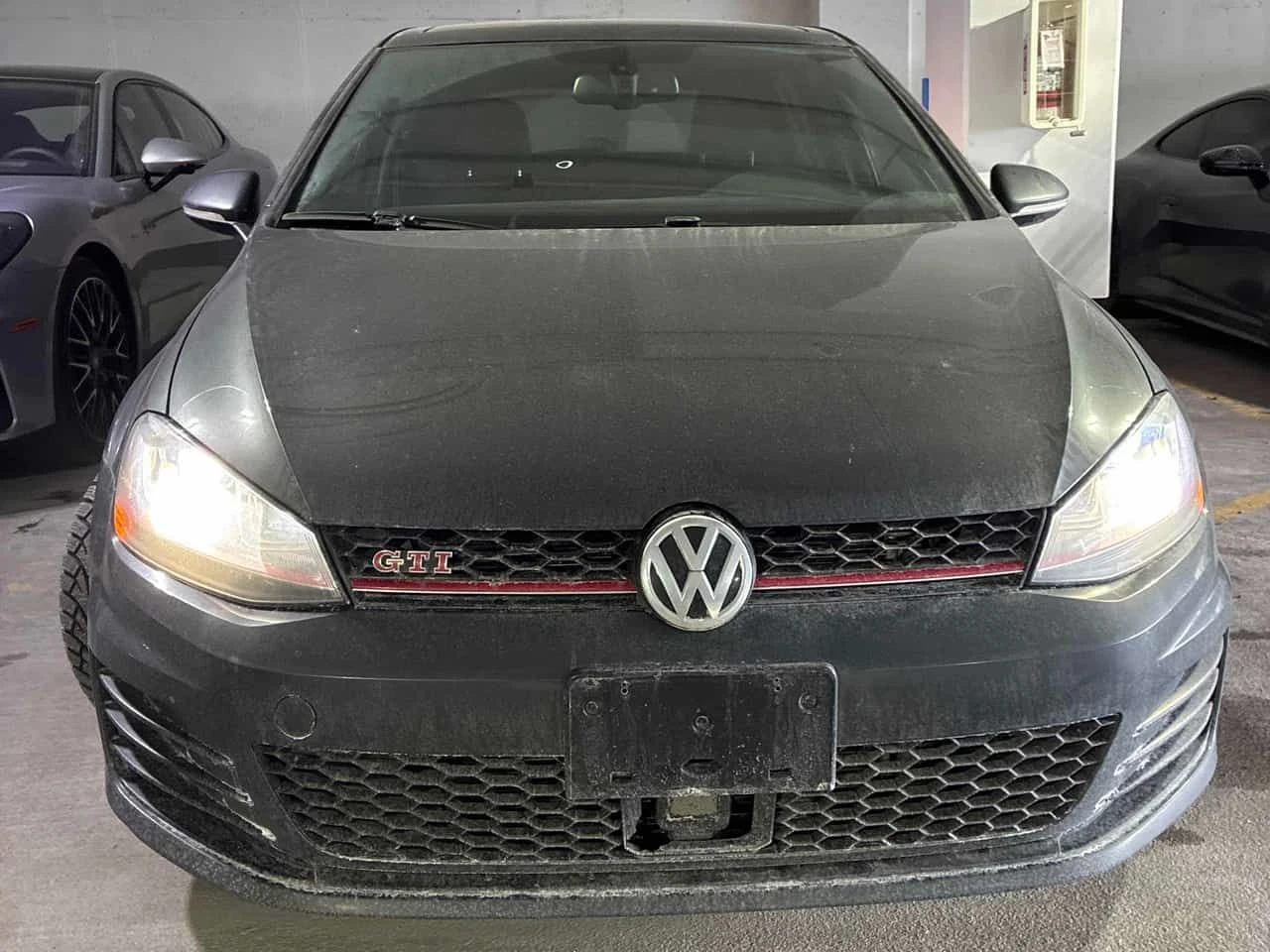 VW Golf GTI/Performance/Гуми+ Джанти/Кожа/Панорама/Подгрев, снимка 2 - Автомобили и джипове - 53880781