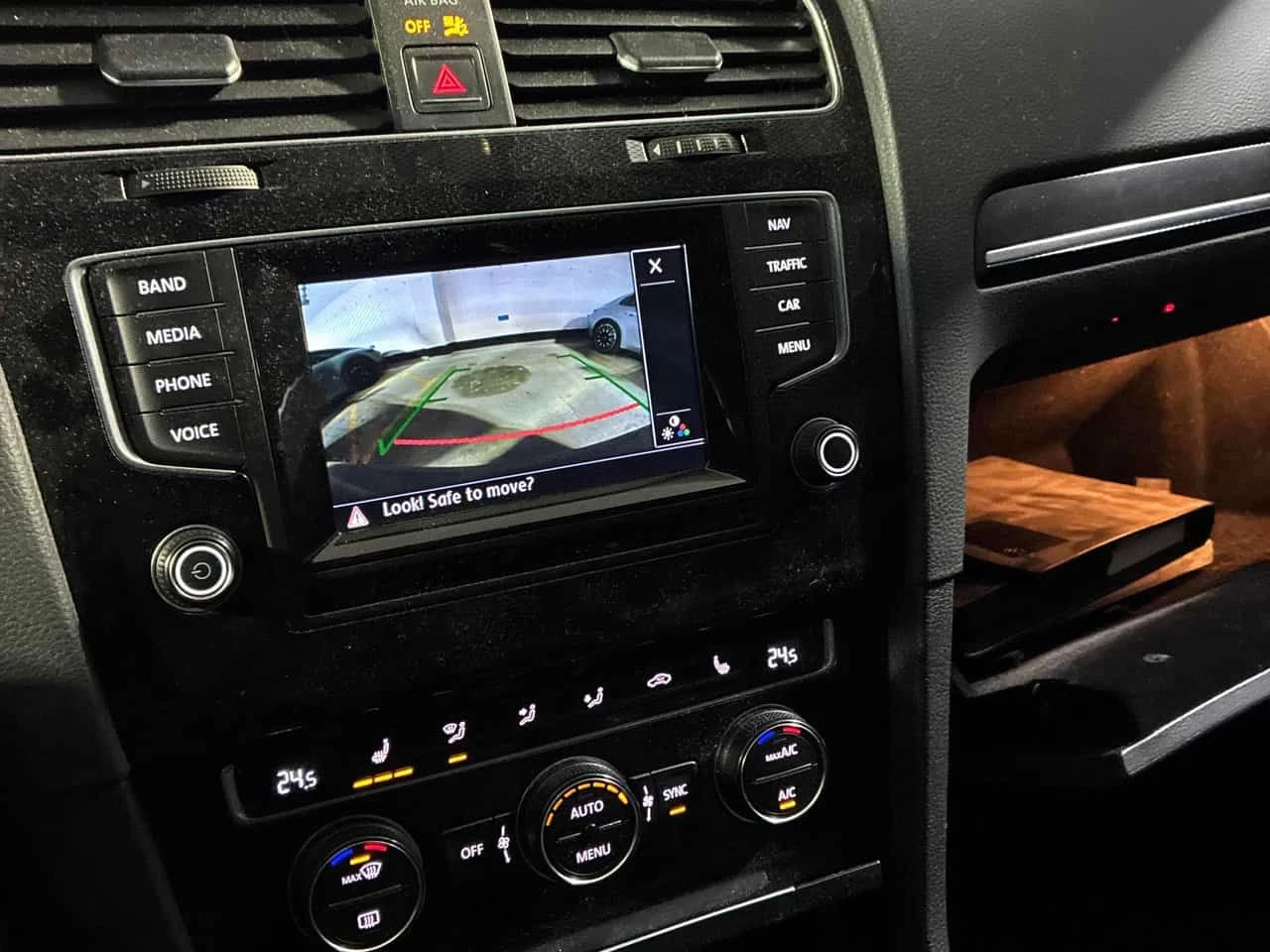 VW Golf GTI/Performance/Гуми+ Джанти/Кожа/Панорама/Подгрев, снимка 13 - Автомобили и джипове - 53880781