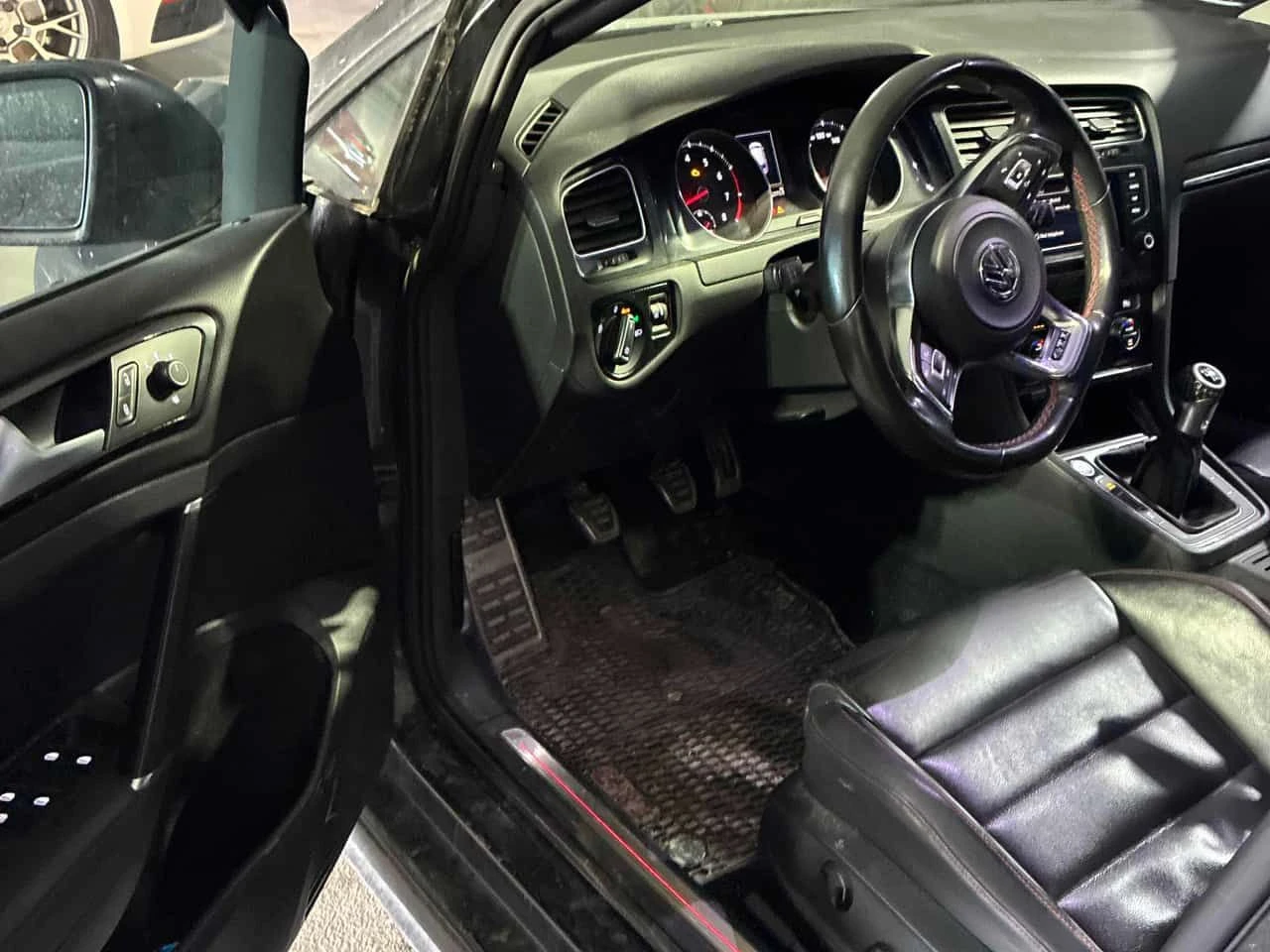 VW Golf GTI/Performance/Гуми+ Джанти/Кожа/Панорама/Подгрев, снимка 7 - Автомобили и джипове - 53880781