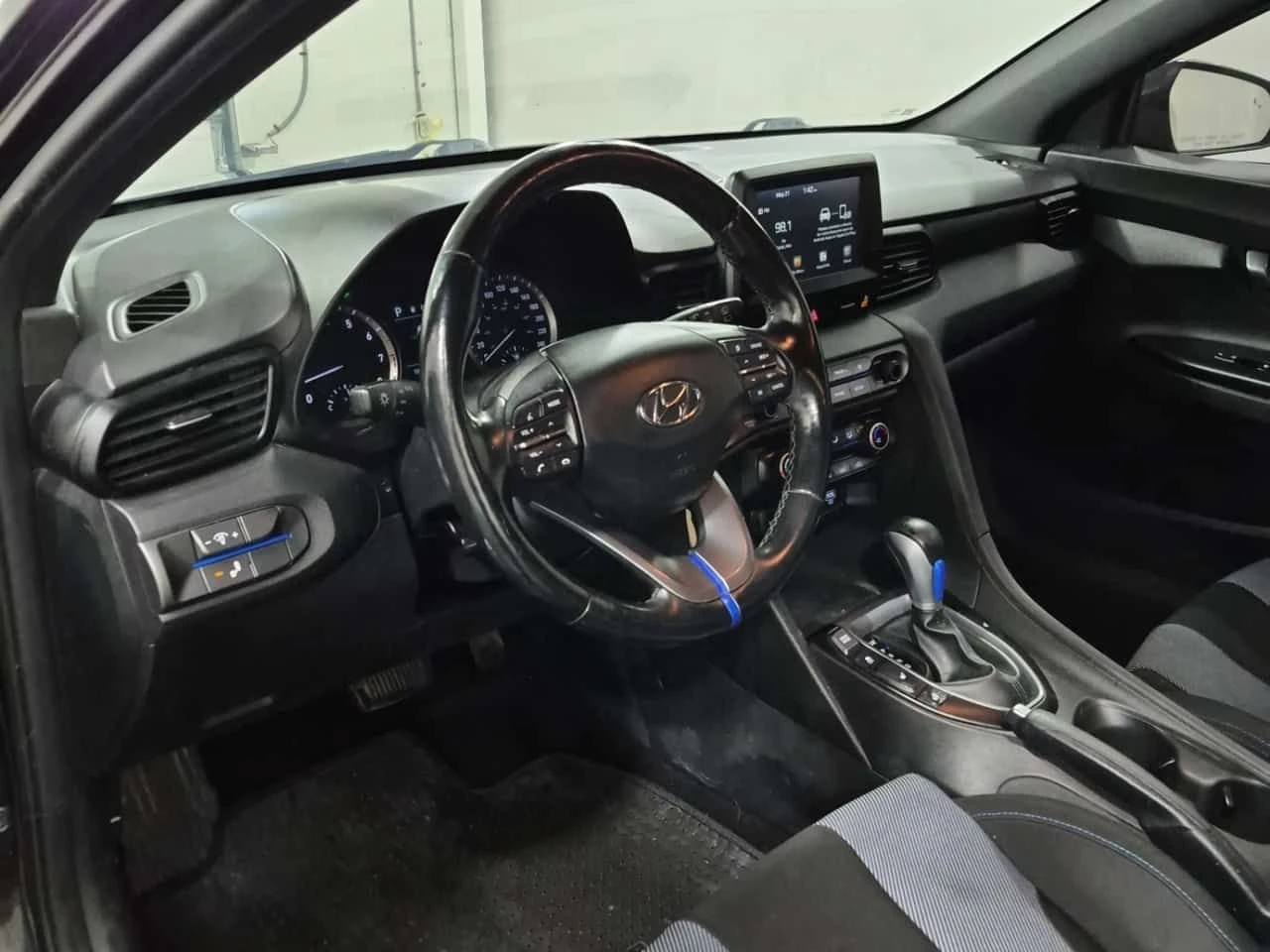 Hyundai Veloster  2.0 GL| ПОДГРЕВИ| 4 КЛЮЧА| CARFAX| АВТОКРЕДИТ, снимка 10 - Автомобили и джипове - 54793418