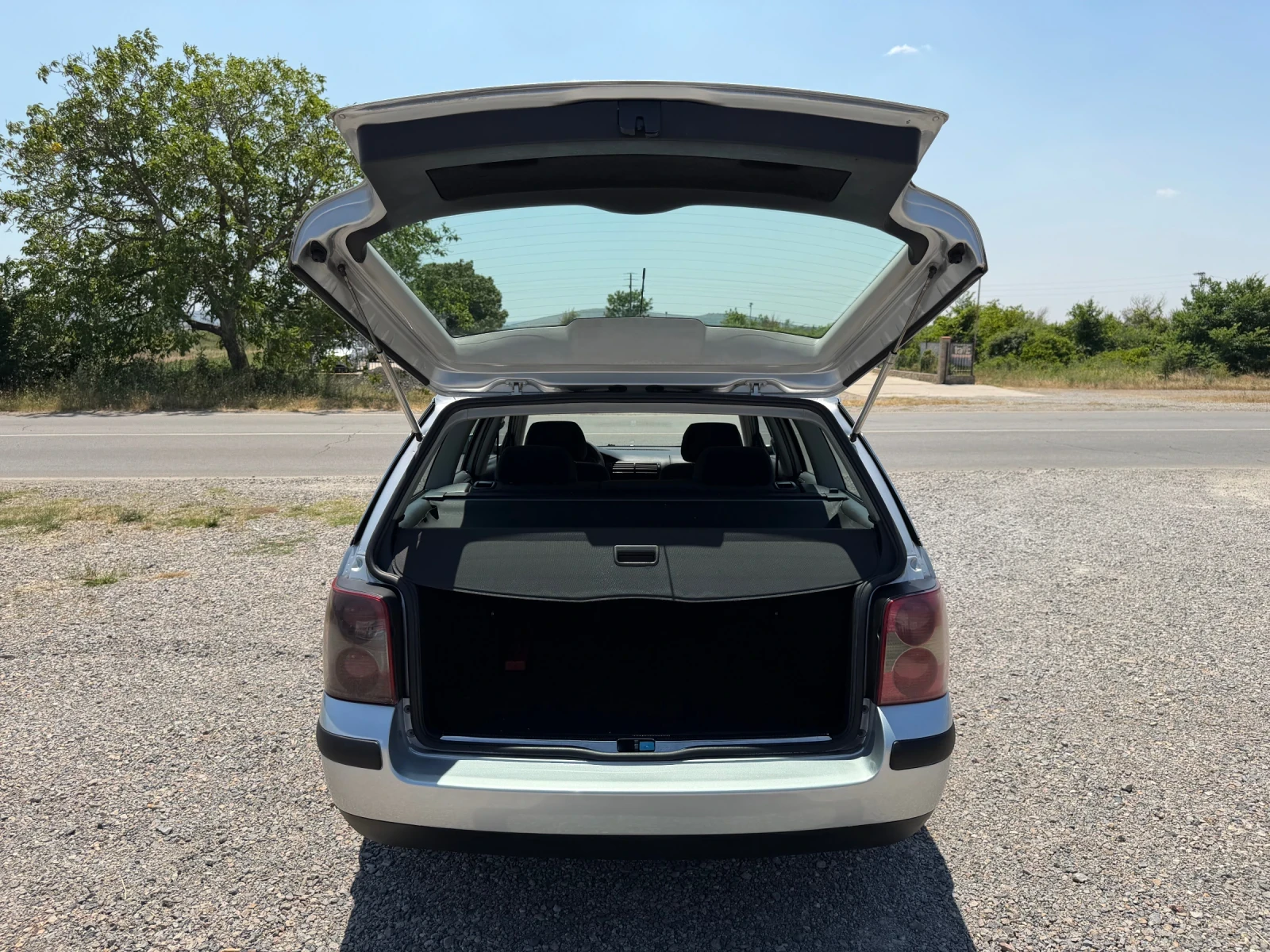 VW Passat 1.9/131кс., снимка 16 - Автомобили и джипове - 55105981