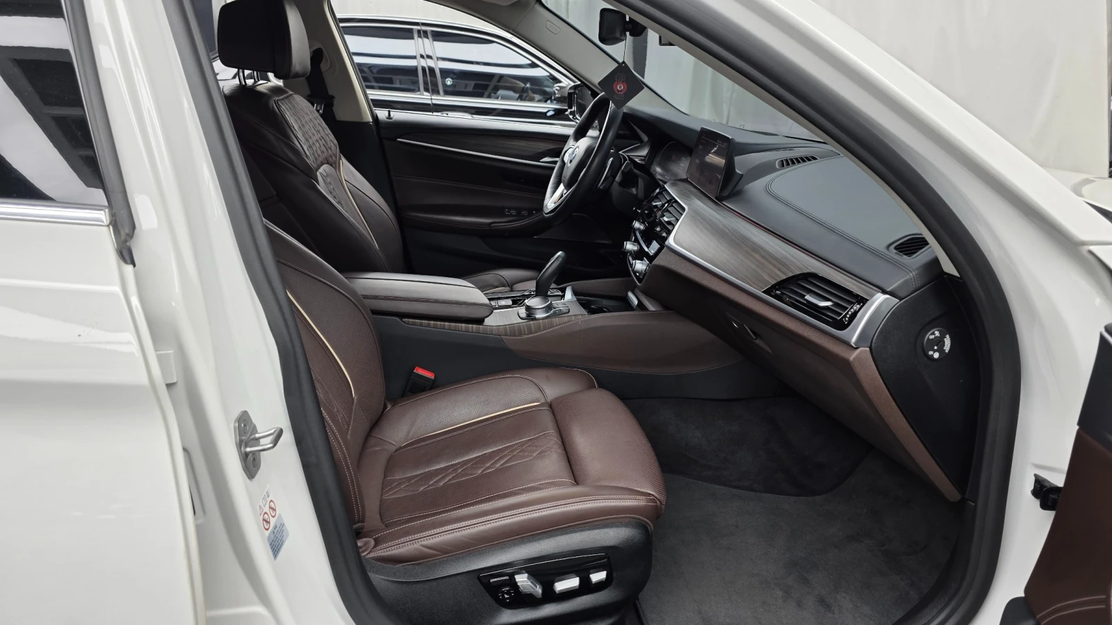 BMW 530 HAR/KAR| ПОДГРЕВИ| ПАНО| HUD| , снимка 11 - Автомобили и джипове - 55392447