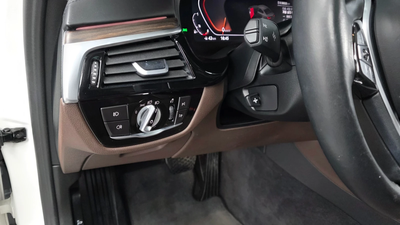 BMW 530 HAR/KAR| ПОДГРЕВИ| ПАНО| HUD| , снимка 16 - Автомобили и джипове - 55392447