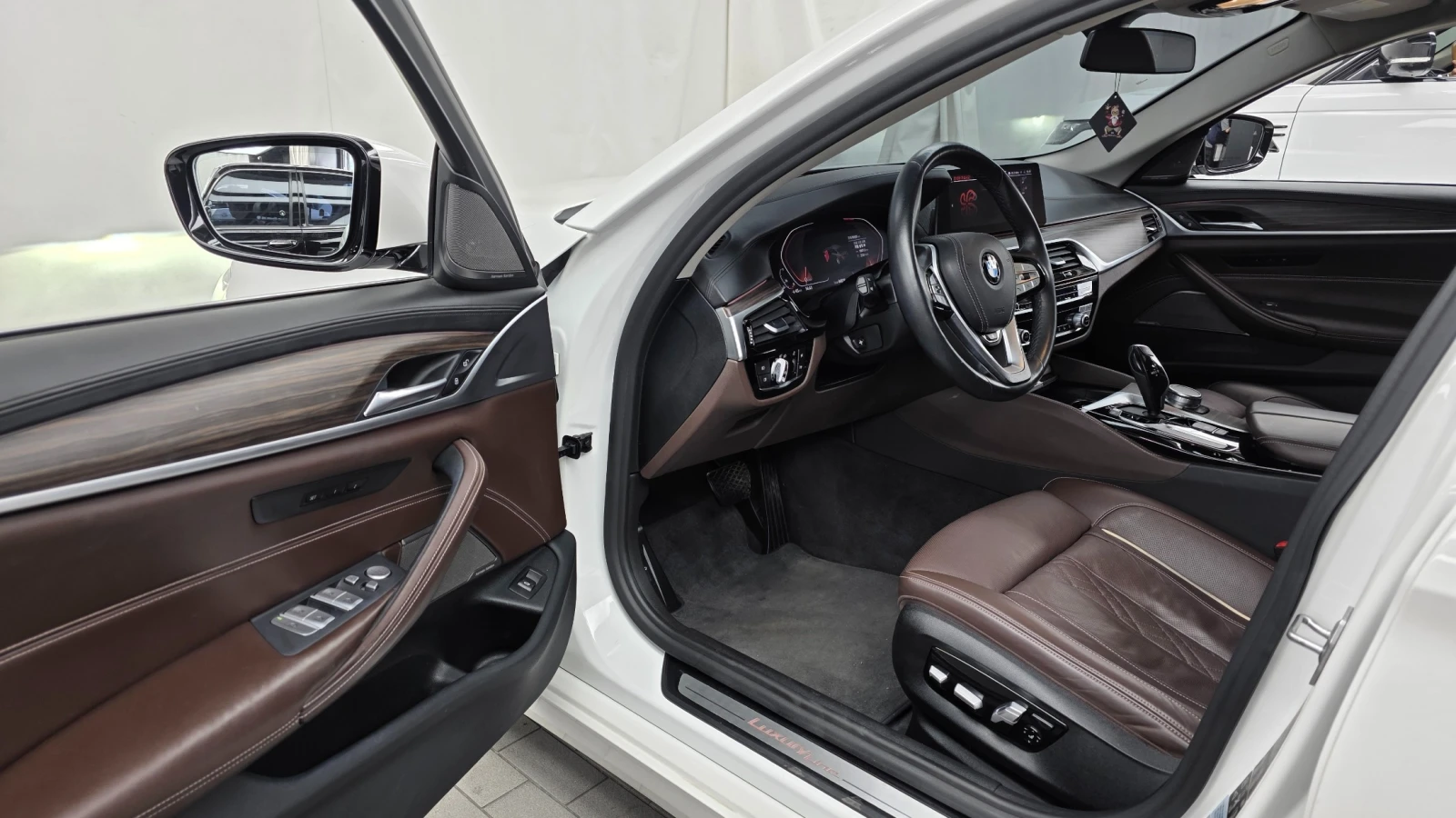 BMW 530 HAR/KAR| ПОДГРЕВИ| ПАНО| HUD| , снимка 9 - Автомобили и джипове - 55392447
