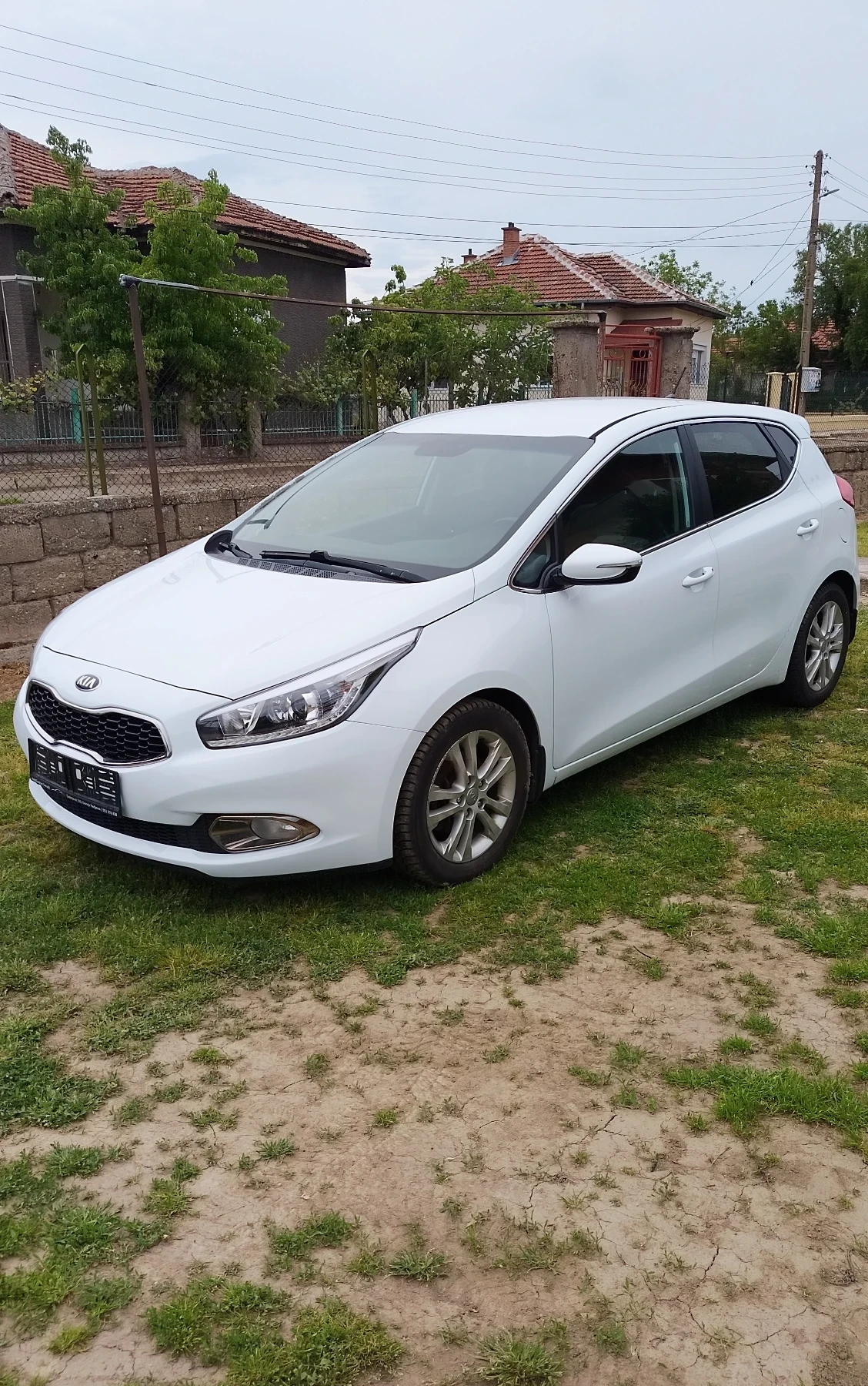 Kia Ceed 1.6crdi, снимка 2 - Автомобили и джипове - 55558523