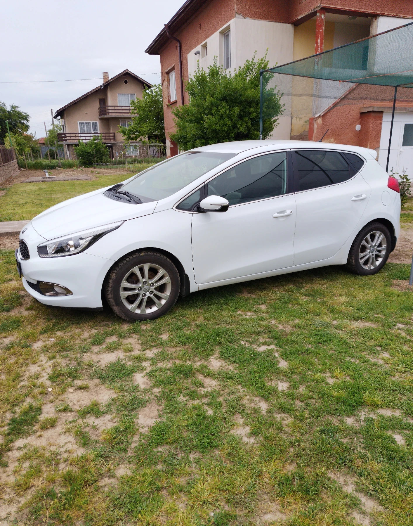 Kia Ceed 1.6crdi, снимка 6 - Автомобили и джипове - 55558523