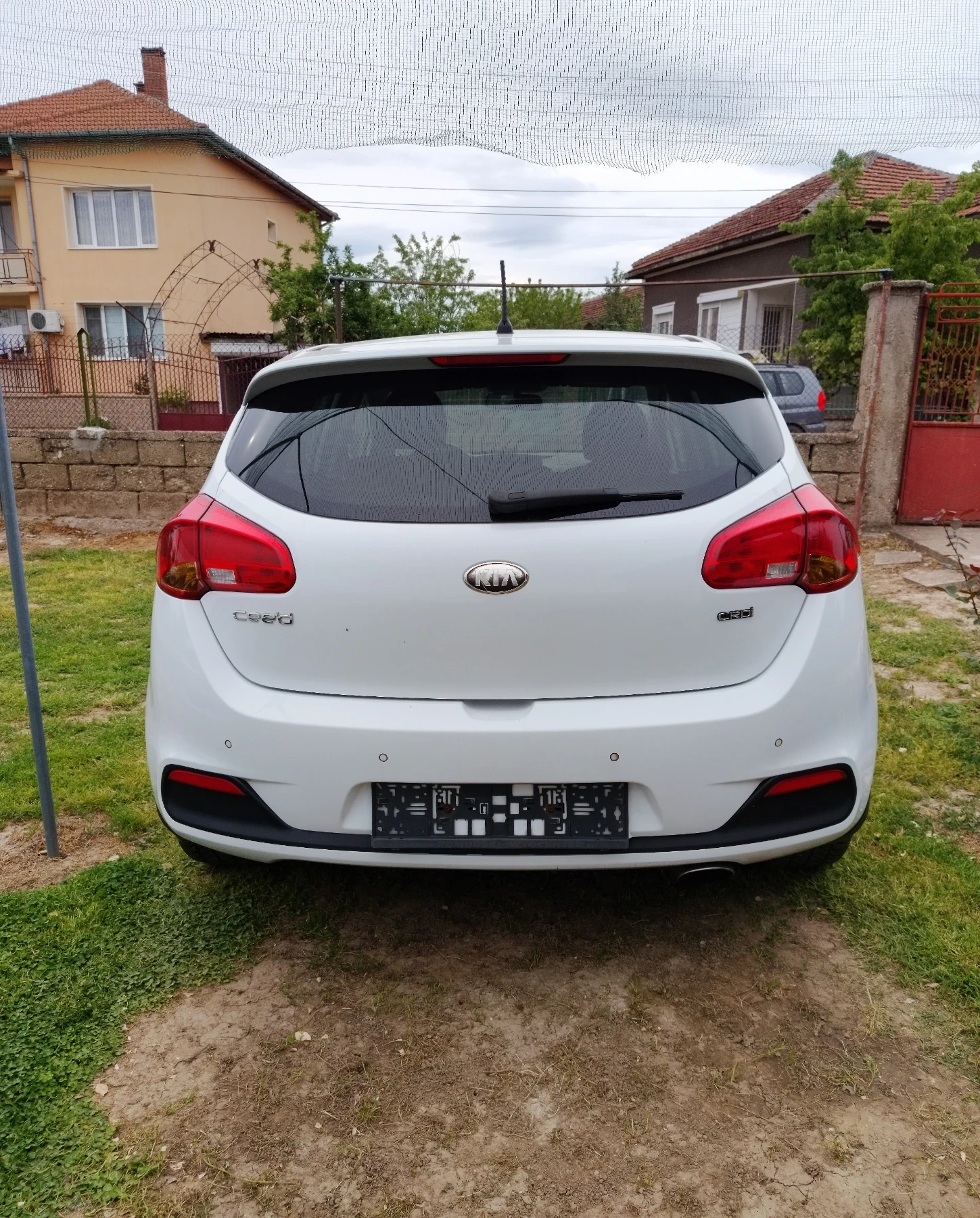 Kia Ceed 1.6crdi, снимка 5 - Автомобили и джипове - 55558523