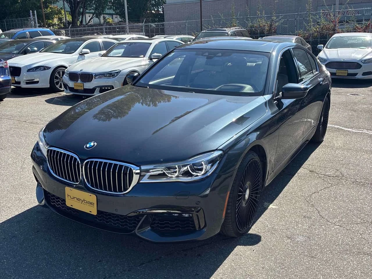 BMW 750 * XDRIVE * CARFAX * 52k km * 