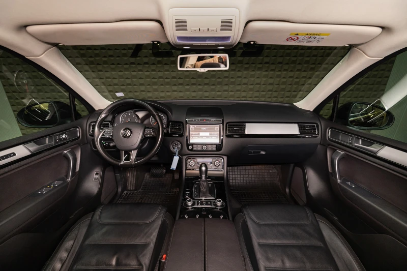 VW Touareg 3.0 TDI V6 * ТЕМПОМАТ * , снимка 9 - Автомобили и джипове - 52416767
