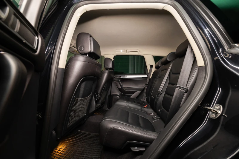 VW Touareg 3.0 TDI V6 * ТЕМПОМАТ * , снимка 12 - Автомобили и джипове - 52416767