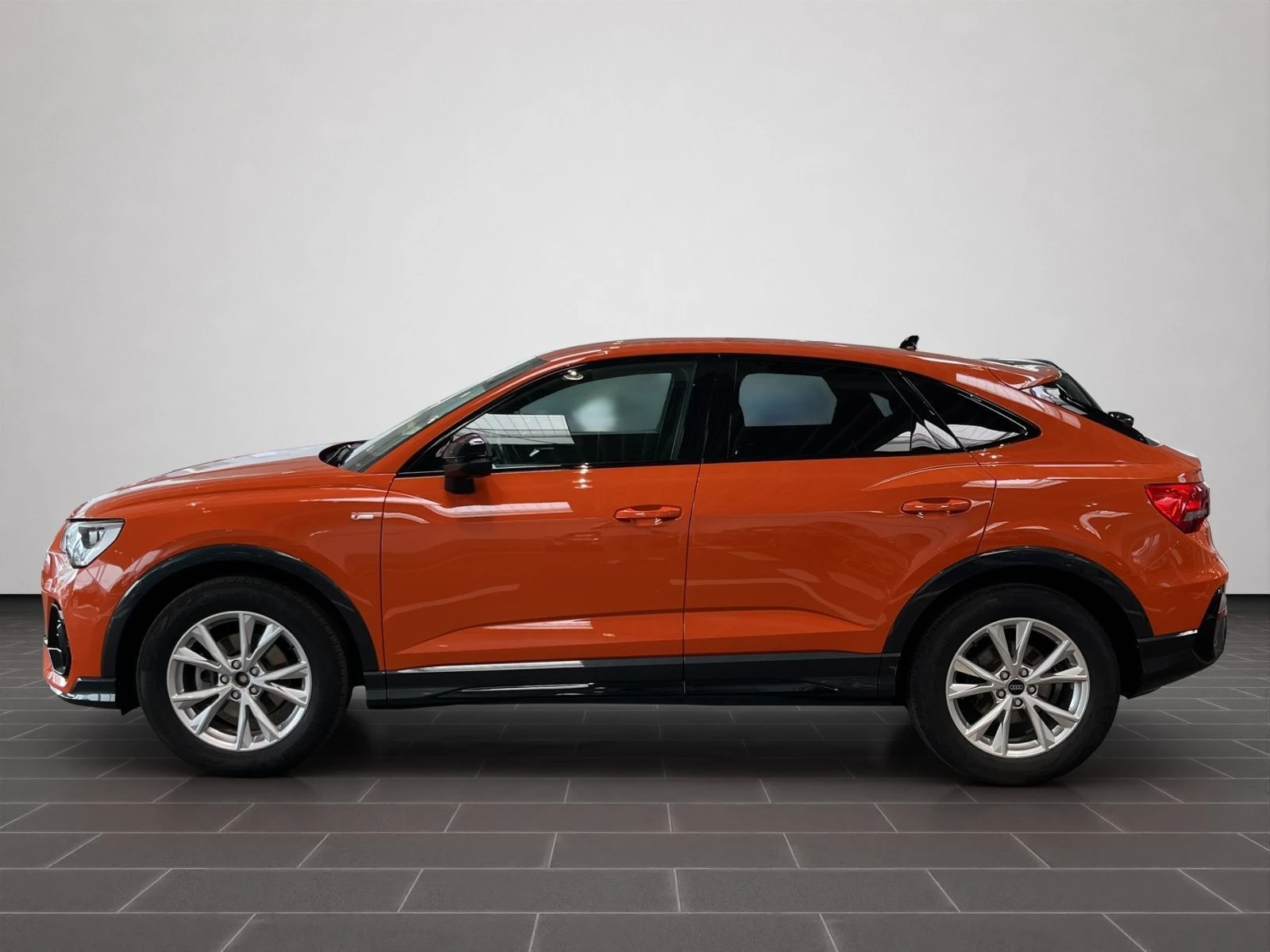 Audi Q3 S LINE 35 TDI S-TRONIC  - изображение 2