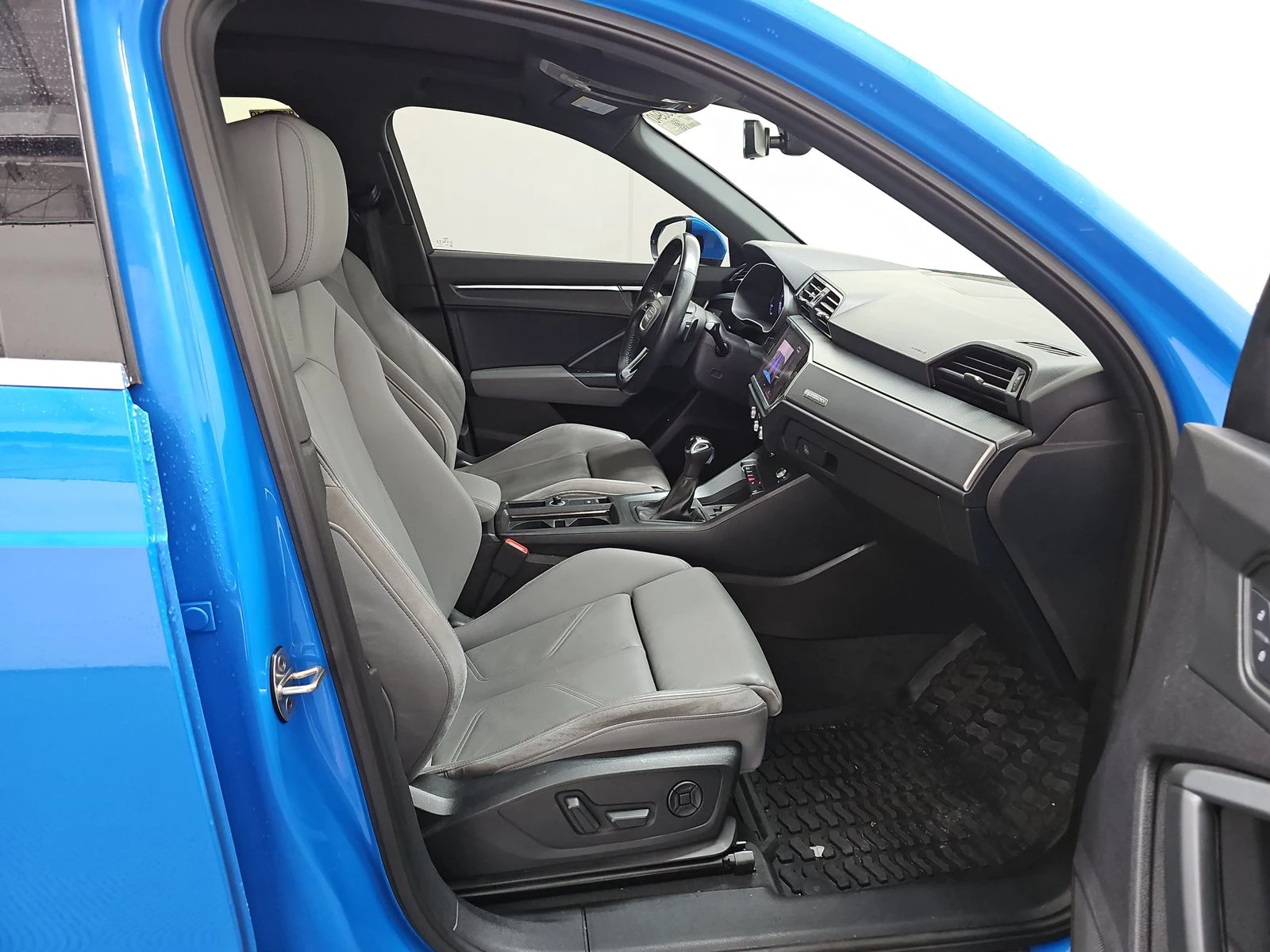 Audi Q3 PREMIUM PLUS S LINE/RECARO/ПАНО/ПОДГРЕВИ/DIGITAL - изображение 8